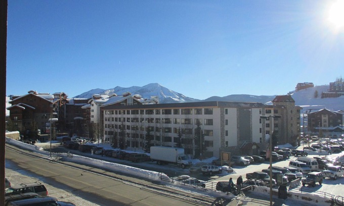 Crested Mountain Village Condominio | ¡REMODELADO en 2017! Gran oferta en la base del Monte Crested Butte.