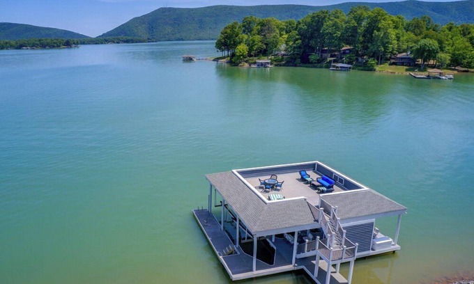 Huddleston Casa | Great Dock! Wifi, Propane Fire-Pit! Come Visit "Dock Holiday"!