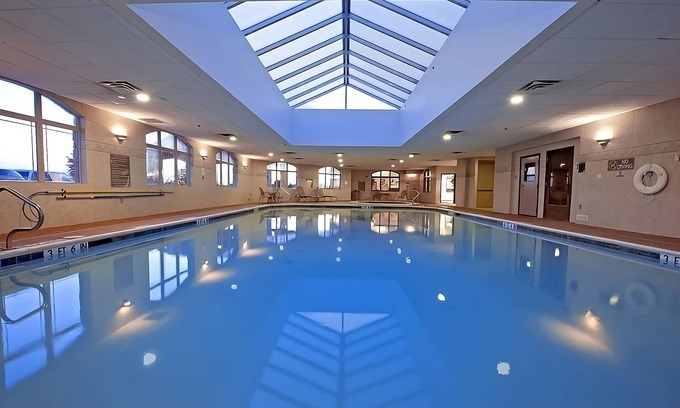 Killeen Hotel | GREAT ESCAPE! 1 COMFY UNIT, POOL!