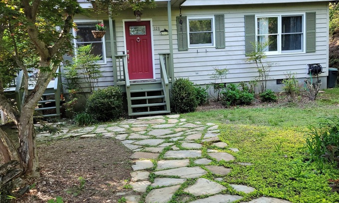 Rabun Gap Casa | Great family getaway! Mountains of NE GA Explore Nature and downtown Clayton