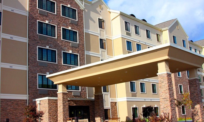 Liverpool Condominio | Great for Business Travelers! Free Breakfast + Business Center | 1 Bedroom Suite Near Syracuse