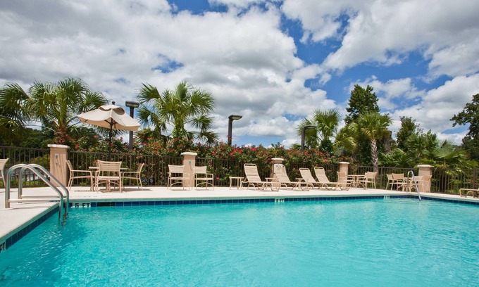Tallahassee Condominio | Great for Business Travelers! Free Breakfast + On-Site Business Center
