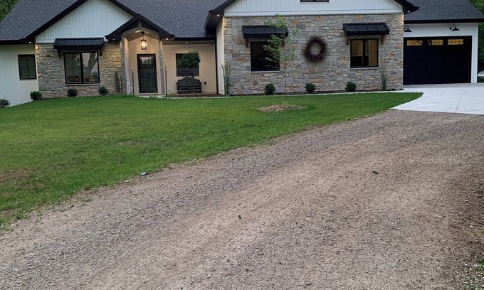 Forest Junction Casa | Great for entertaining 5 bedroom spacious home 17 miles from Lambeau Field.
