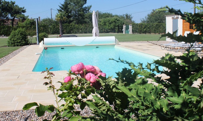 Fougueyrolles Casa | Casa de piedra restaurada en 2007 Piscina de sal climatizada en Périgord