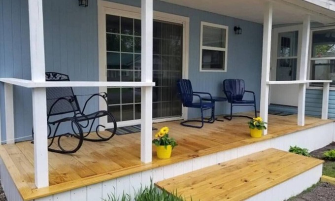 Lakeview Cabaña | Great Front Porch with 3 Bedrooms and King Bed