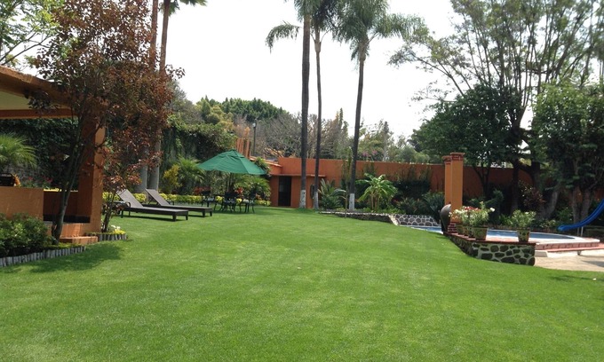 Rancho Cortes Casa | GRAN JARDÍN, PISCINA CALIENTE INALÁMBRICA Y PISTA DE TENIS