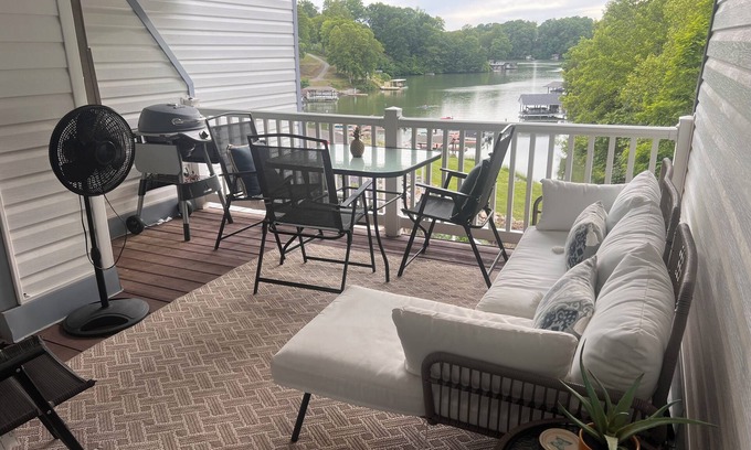 North Shore Condominio | Great getaway for a couple that is craving time away from the busy work week!