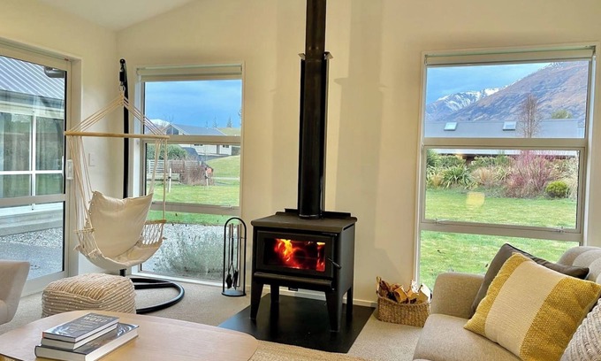Lower Shotover Casa | Great house in quiet suburb just minutes shops