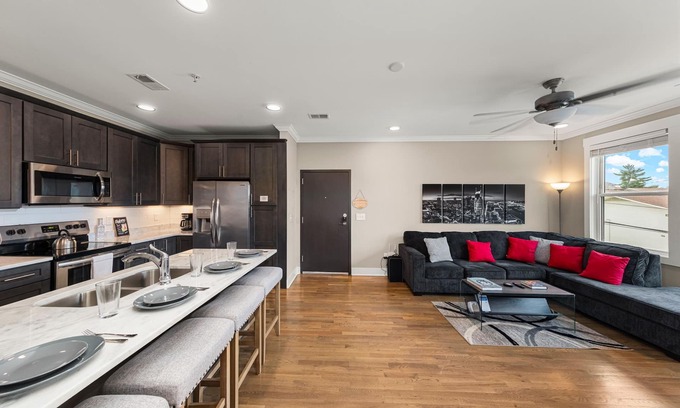 The Nations Condominio | Great Location! 2 BR Condo! Minutes To Downtown