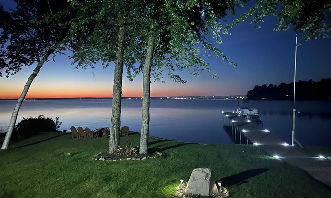 Callander Cabaña | Great location and cozy cottage. Ice fishing. Walk in water entrance. Weed free