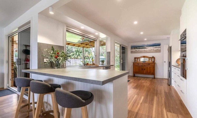 Boomerang Beach Casa | Great location right across the road from Boomerang Beach