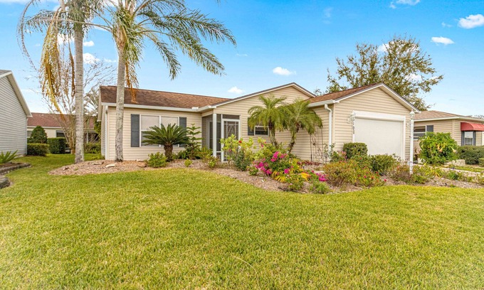 Alhambra Cabaña | Great location between Sumter Landing/Spanish Springs. Golf cart included