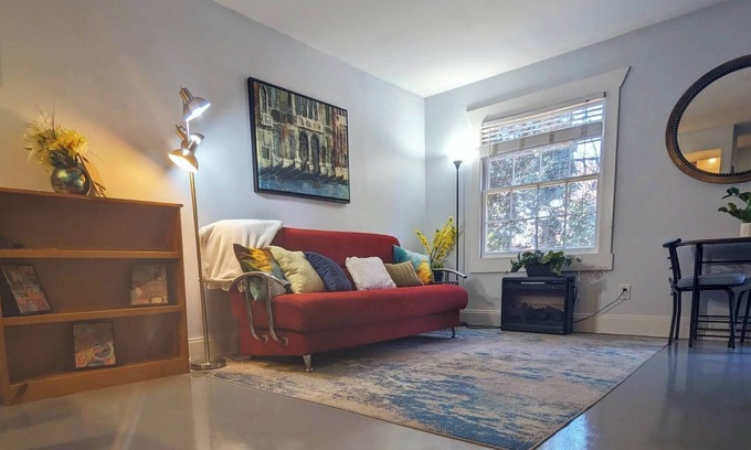 Charlotte Condominio | Great location by Bojangles Coliseum 2 bed/parking