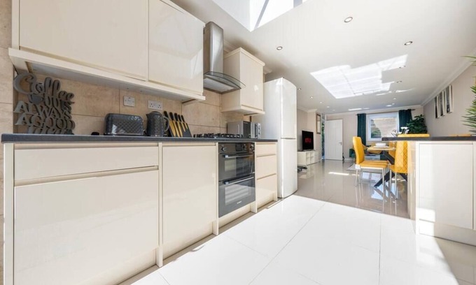 Northcote Casa | Great Location Cheerful Private House & Garden