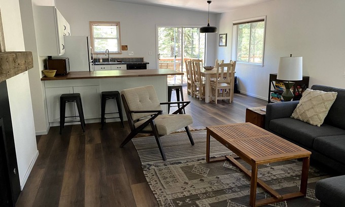 Truckee Cabina | Great location & features!