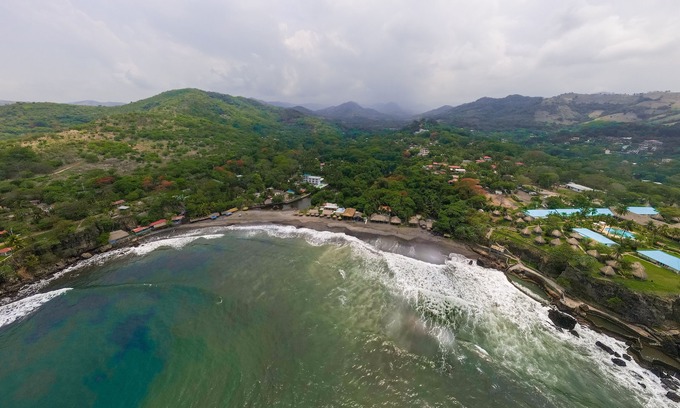 Tamanique Casa | Great location for family or group getaway. 5 min from the beach!