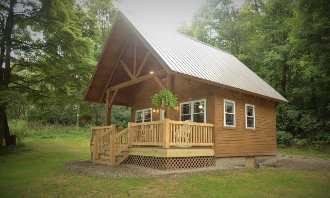 Meadville Casa | Great location for your autumn getaway!!