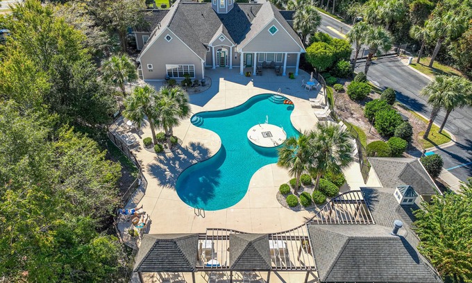 Vaught Condominio | Great Location minutes from Golfing & the Beach!