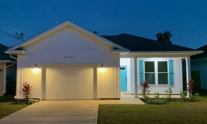 Ono Island Casa | Great location! Minutes to beach and stores. Clean and Quiet. Fun pingpong table
