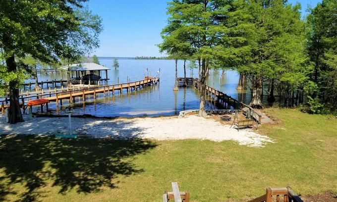 Eutawville Casa | Great Location on Southern shoreline of Lake Marion