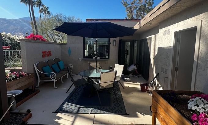 Sunrise Vista Chino Condominio | Great location to explore! Palm Springs Condo with Pickleball, Pools and more