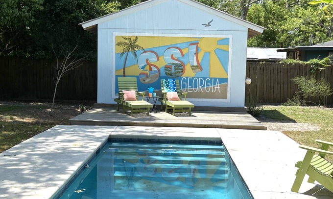 Demere Park Casa | Great Location-Close to Everything. Adorable 3 BD/3 Bath Cottage with Pool!