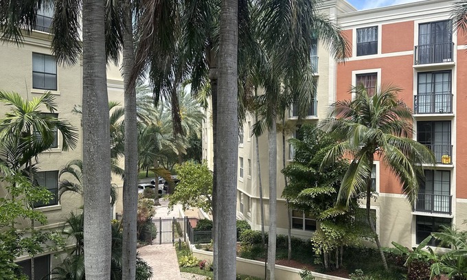 Downtown West Palm Beach Cabaña | Great location in DT WPB