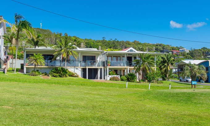 Crescent Head Casa | GREAT LOCATION WITH OCEAN VIEWS, SPA BATH & AIR CONDITIONING