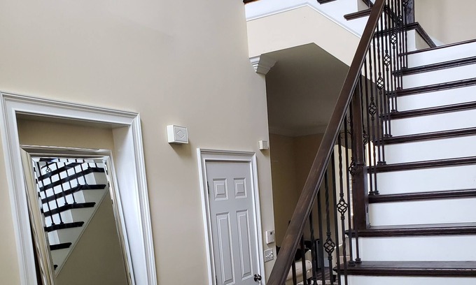 Johns Creek Casa | Gran espacio de lujo en la solicitada comunidad de casas adosadas Johns Creek