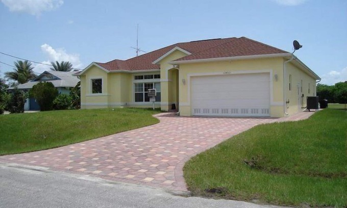 Gulf Cove Villa | Gran villa moderna y espaciosa situada en el agua