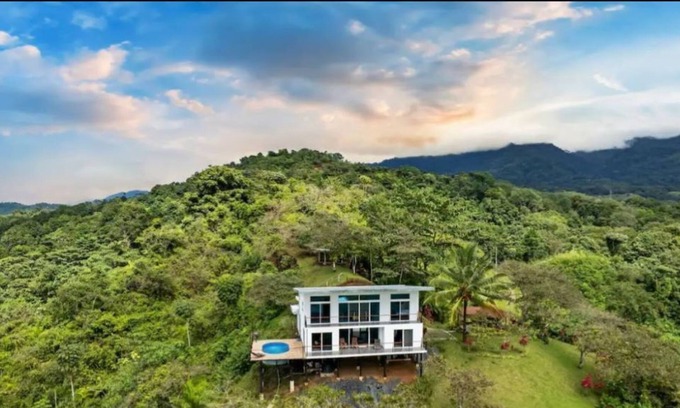 Parrita Casa | Great Ocean and valley View Quepos