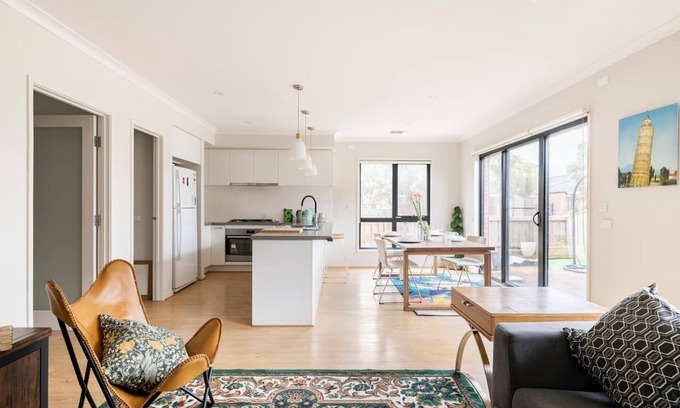 Point Cook Casa | great ocean start from point cook family house for 8
