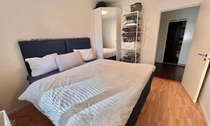 Solna Condominio | Great one-bedroom flat close to the city.