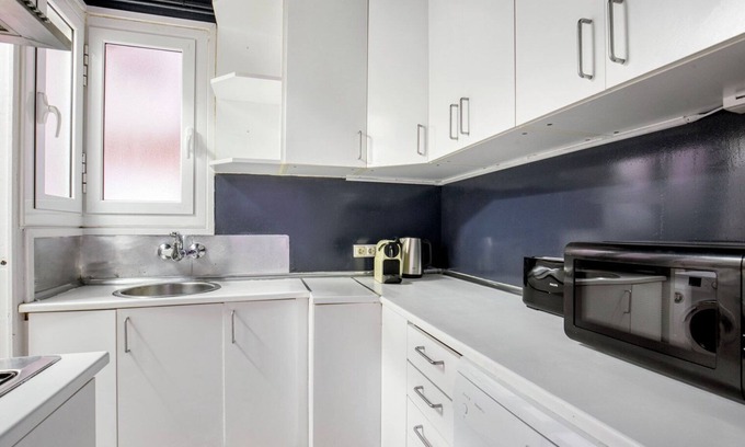 Les Corts Apartamento | Great Pedralbes 3BR w/ Balcony & Swimming Pool, by Blueground