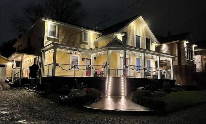 Niagara Falls Casa | Great Place, Lots of Room & Close to the Falls!