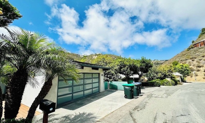 Mystic Hills Casa | Great private 1-bedroom unit in Laguna Beach part of house, views