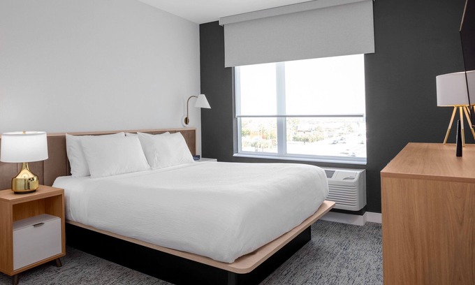 Clearwater Hotel | Great Relaxing Overnight Stay! Free Breakfast, Pool, Near Safety Harbor Beach