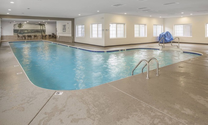 Table Rock Hotel | Great Relaxing Overnight Stay! Near Andy Williams Moon River Theater