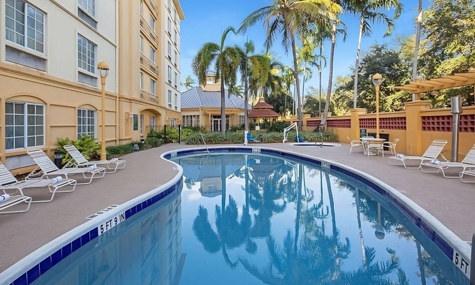 Doral Hotel | Great Relaxing Overnight Stay! 2 Convenient Units, Free Breakfast, Pools