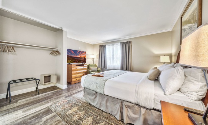 South Lake Tahoe Complejo | Great Relaxing Overnight Stay! 2 Comfortable Units, Free Breakfast, Pets Allowed