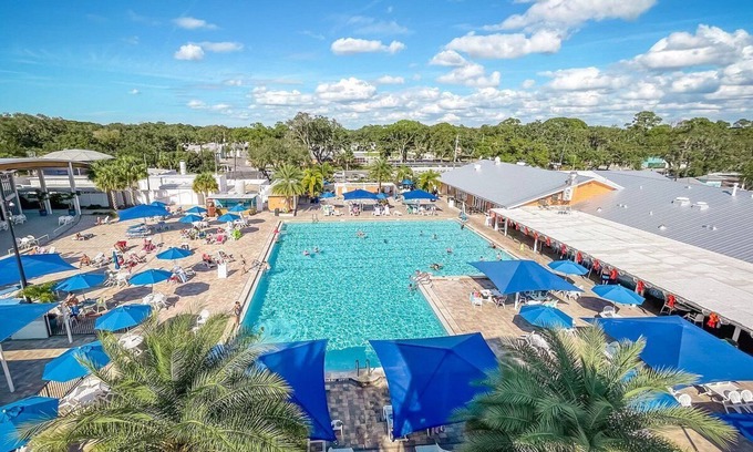 Braden River Casa | Beautiful , fun resort in gorgeous Sarasota. Pool, Hot Tubs, Pickleball, Beaches