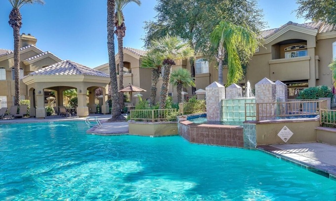Paradise Valley Village Condominio | Great Scottsdale Location w/ Heated Pool & Spa