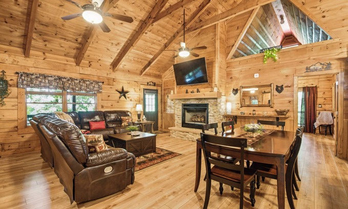 Kodak Cabina | Great Smoky Mountain, Hot Tub, Mins to Dollywood