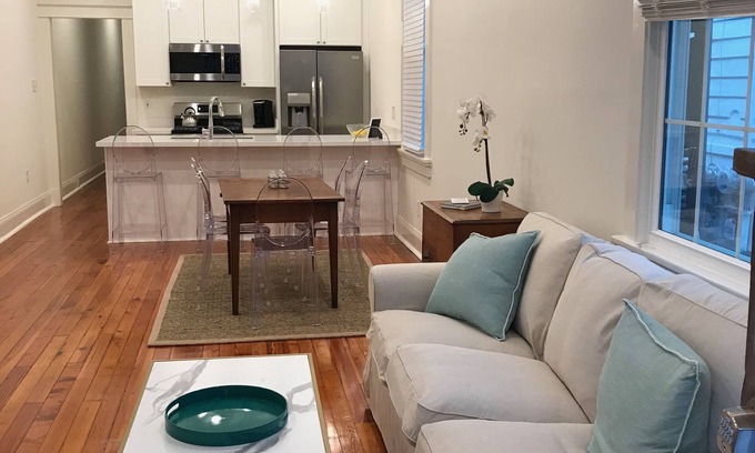 West Riverside Casa | ¡Gran espacio en la revista cerca de todo!