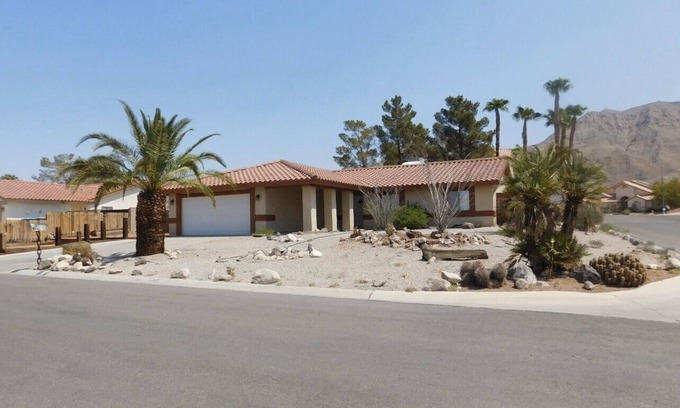 Sunrise Manor Casa | Great Specials Now! Pri POOL! 3 Bedroom, Sleeps 7, Great Location!