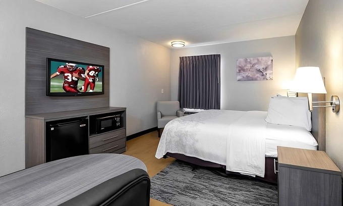 Mansfield Casa | Great Stay Close to Mansfield Crossing! Pets Allowed, Pool, FREE Parking!