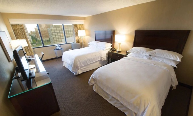 Pinch District Casa | Great Stay, Superb Location! 2 Great Units, Restaurant and Bar, Right on Trolley Stop
