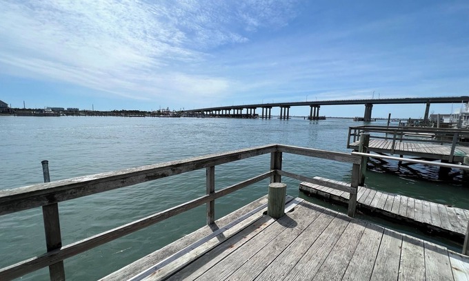 Green Creek Casa | Great Striper Fishing!!! Bay Front Cottage Enjoy your Private Dock.