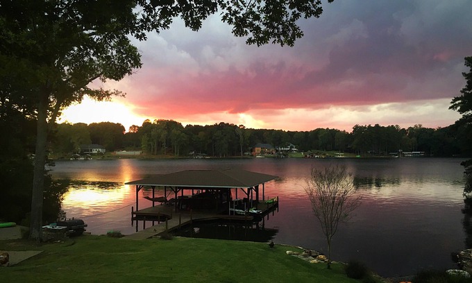 Chappells Casa | GREAT SUNSET 🛶 FISHING🐟 FIREPIT 🔥 PUTTINGGREEN ⛳️