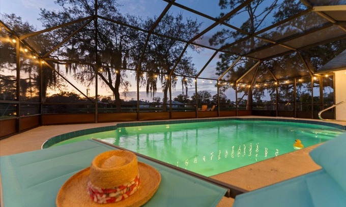 Port Orange Casa | Great Sunsets on Lake & Heated Pool / 4-bedroom house